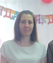 Педагогический работник Плынова Татьяна Анатольевна (Фотографии воспитателя размещены с ее письменного согласия) Педагогический работник Плынова Татьяна Анатольевна (Фотографии воспитателя размещены с ее письменного согласия)
